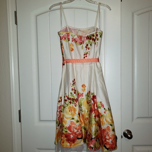 Dress - Picture 3 of 4